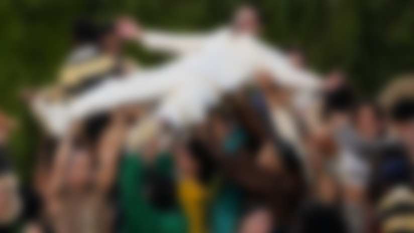 Con el mensaje de que el amor es más poderoso que el odio, el artista puertorriqueño interpretó muchos de sus hits e invitó a Lady Gaga y Ricky Martin a compartir escenario.