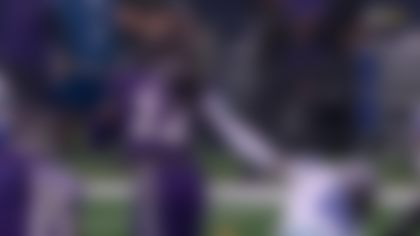 Derrick Henry's stiff-arm strength on display during 29-yard run vs. Cowboys