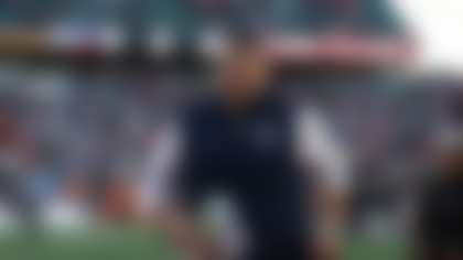 New England Patriots head coach Mike Vrabel leaves the field following an NFL football game against the Cincinnati Bengals, Sunday, Nov 23, 2025, in Cincinnati, OH (AP Photo/Peter Joneleit)