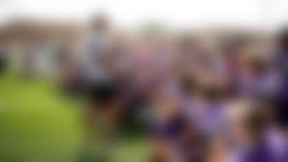 Love for Cleats
10ve for Cleats
Packers quarterback Jordan Love visited Green Bay West High School's football practice to announce his Hands of Love Foundation's newest initiative called 10ve for Cleats, presented by U.S. Venture.
Monday, August 26, 2024