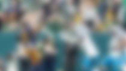 Green Bay Packers quarterback Jordan Love (10) throws a pass during an NFL game against the Carolina Panthers, Sunday, Nov. 2, 2025, in Green Bay, Wis. (AP Photo/Jeffrey Phelps