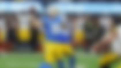 Los Angeles Chargers quarterback Justin Herbert (10) throws a pass during an NFL football game against the Pittsburgh Steelers, Sunday, Nov. 9, 2025, in Inglewood, Calif. (Kevin Terrell via AP)