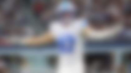 Defensive end Aidan Hutchinson and the Detroit Lions have agreed to a four-year, $180 million extension with $141 million in guarantees. The deal makes Hutchinson the second-highest paid non-quarterback in NFL history with an average salary of $45 million per year. Take a look at the top 25 highest-paid NFL players, ranked by the average annual value of their contracts according to Over the Cap.