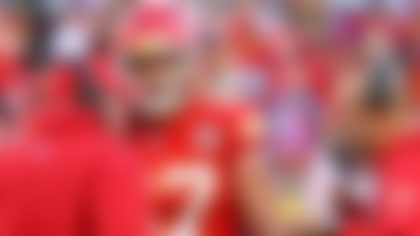 Kansas City Chiefs offensive coordinator Matt Nagy, right, talks to Chiefs head coach Andy Reid, left, and Chiefs tight end Travis Kelce (87) during overtime in an NFL football game, Sunday, Nov. 23, 2025 in Kansas City, Mo. (AP Photo/Reed Hoffmann)