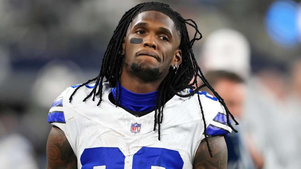 Cowboys WR CeeDee Lamb (back) active vs. Texans on ...