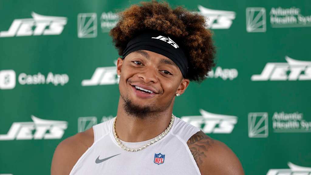 Justin Fields spoke up in 8 words to express his disappointment with his Jets teammates before the loss to the Steelers: "No one can understand me better than my former teammates, anyway, I wish the Steelers success this season..." vannguyen