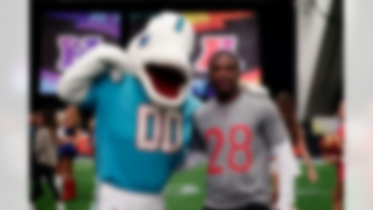 Miami Dolphins running back De'Von Achane (28) poses for a photo during a Pro Bowl team practice on Monday, February 2, 2026 in San Francisco.