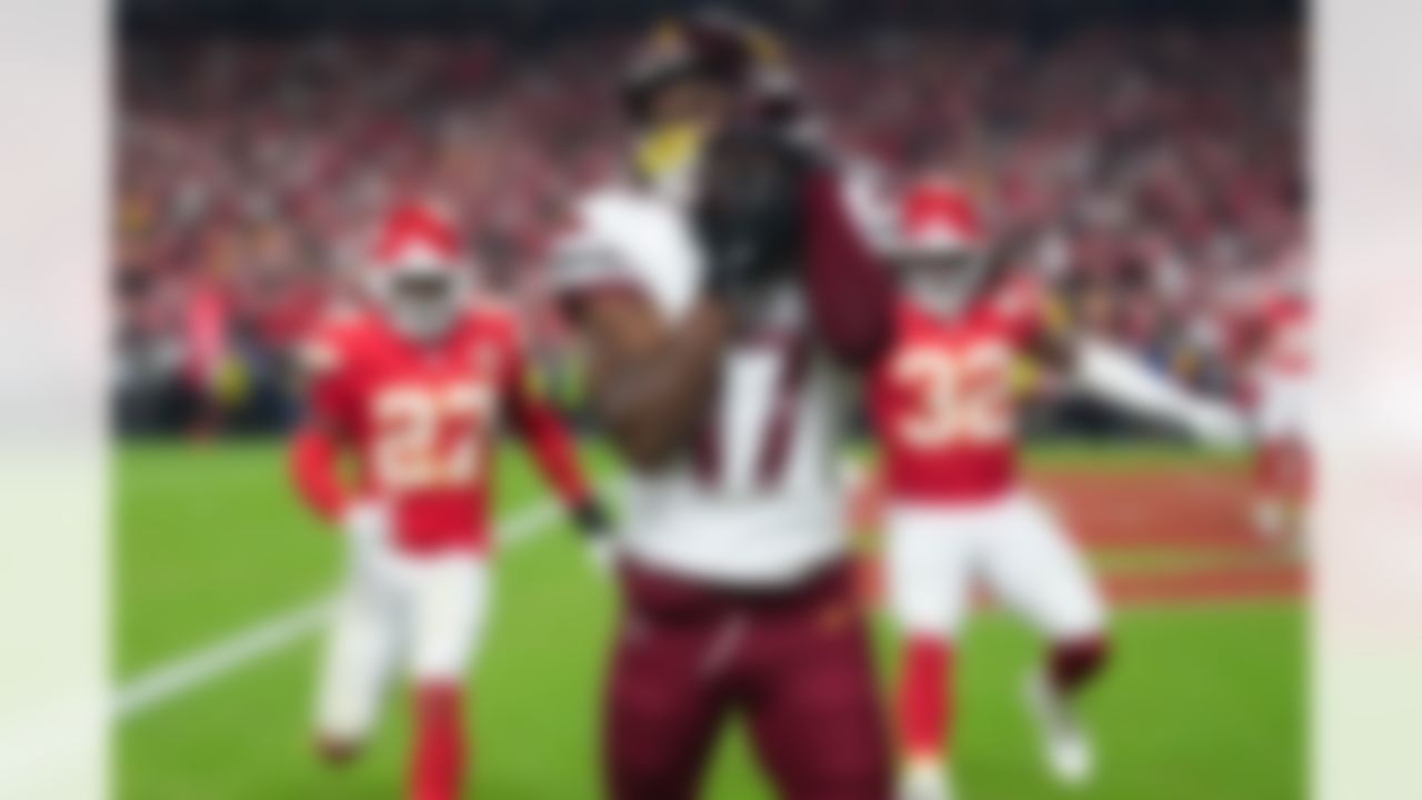 Washington Commanders wide receiver Terry McLaurin (17) catches the ball in the end zone during an NFL football game against the Kansas City Chiefs on Monday, October 27, 2025 in Kansas City, Missouri.