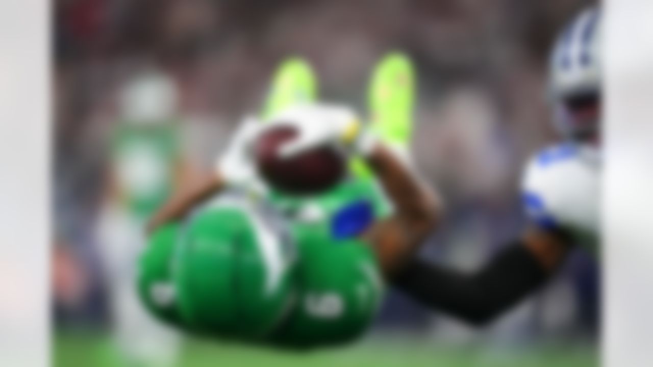 Philadelphia Eagles wide receiver DeVonta Smith (6) catches a pass under pressure by Dallas Cowboys cornerback Caelen Carson (21) during an NFL football game on Sunday, November 23, 2025 in Arlington, Texas.