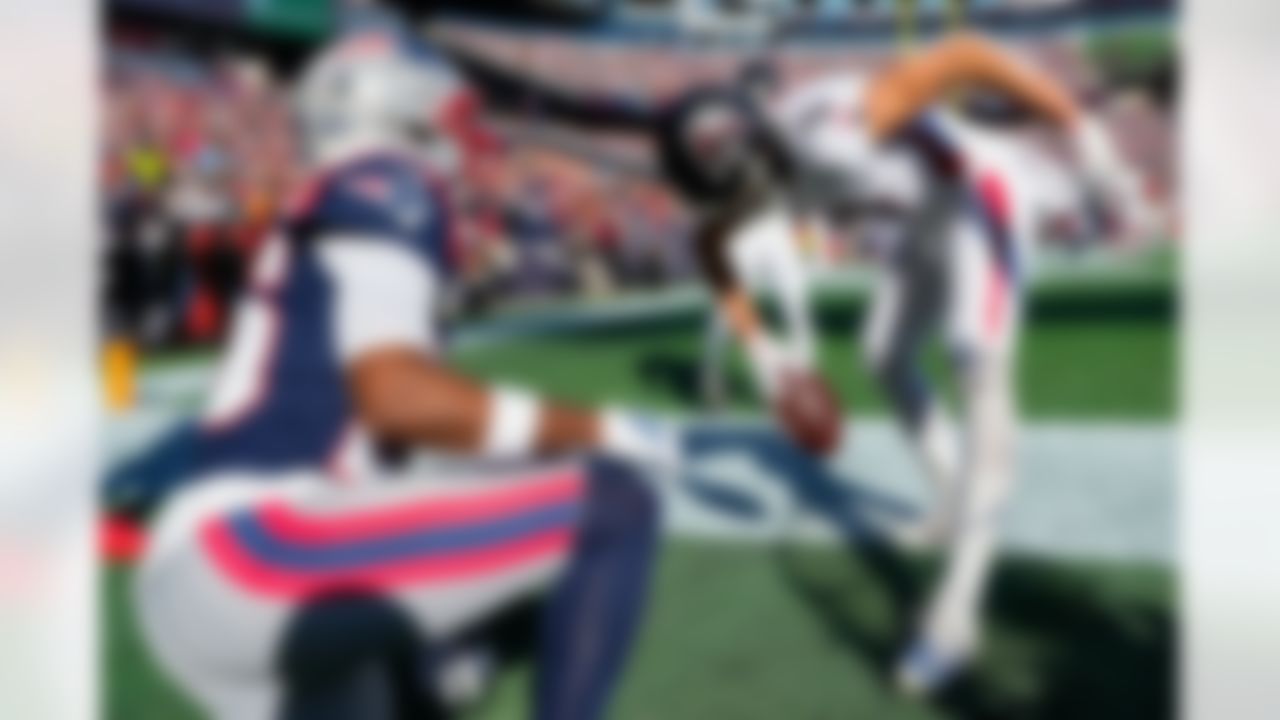 Atlanta Falcons wide receiver Drake London (5) celebrates a touchdown against the New England Patriots during the first half of an NFL football game, Sunday, Nov. 2, 2025, in Foxborough, Massachusetts.