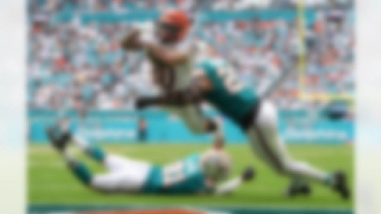 Cincinnati Bengals running back Chase Brown (30) breaks a tackle by Miami Dolphins linebacker Jordyn Brooks (20) for a touchdown during the second half of an NFL football game Sunday, Dec. 21, 2025, in Miami Gardens, Fla.