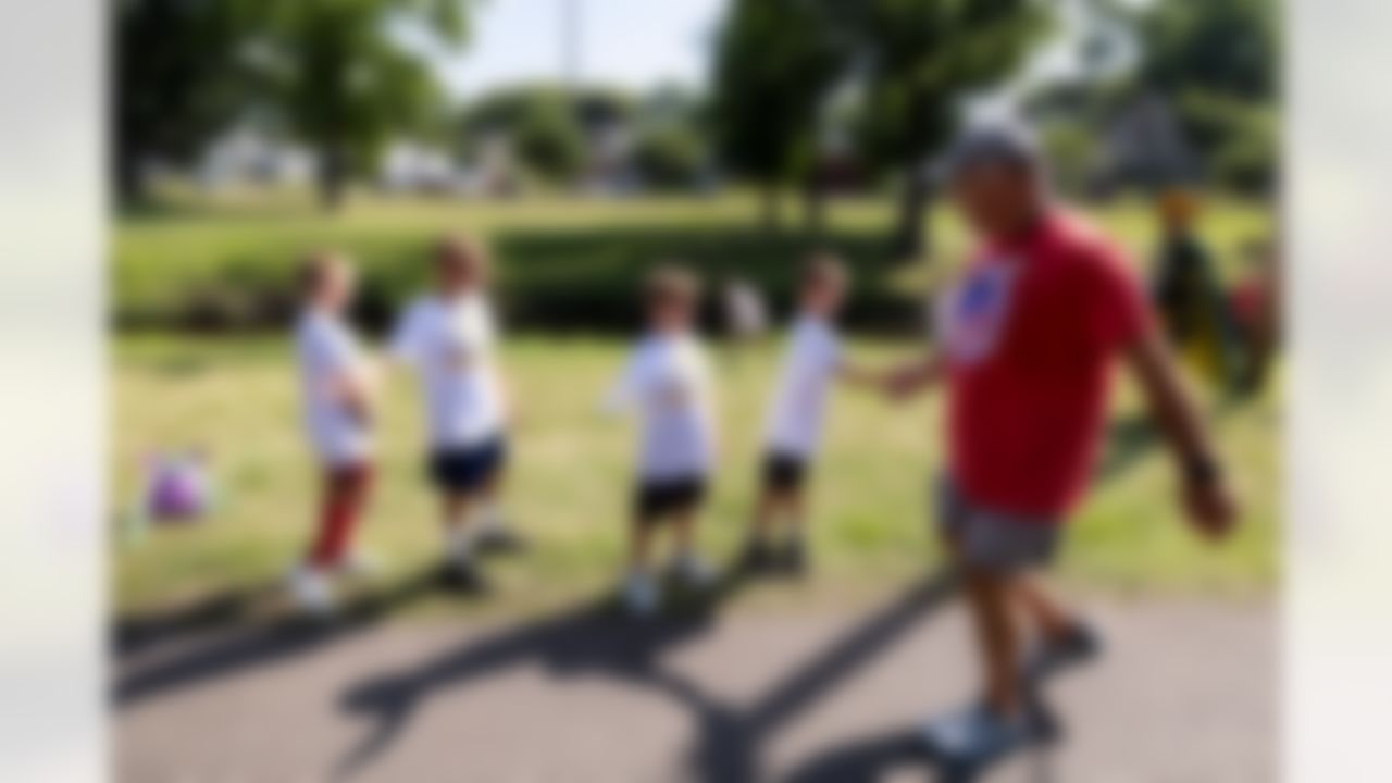 Joe DeLamielleure high fives kids during the Play Football First Play on Wednesday, July 30, 2025 in Canton.