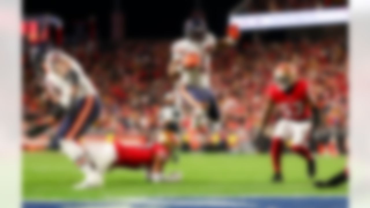 Chicago Bears running back D'Andre Swift (4) scores a touchdown during an NFL football game against the San Francisco 49ers on Sunday, December 28, 2025 in Santa Clara, California.