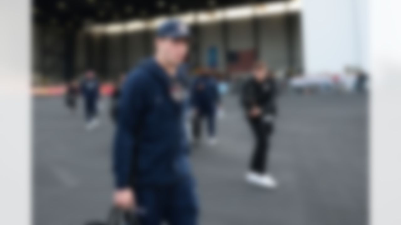 New England Patriots quarterback Drake Maye (10) arrives at San Jose Mineta International Airport ahead of Super Bowl LX on Sunday, February 1, 2026 in San Jose, Calif.