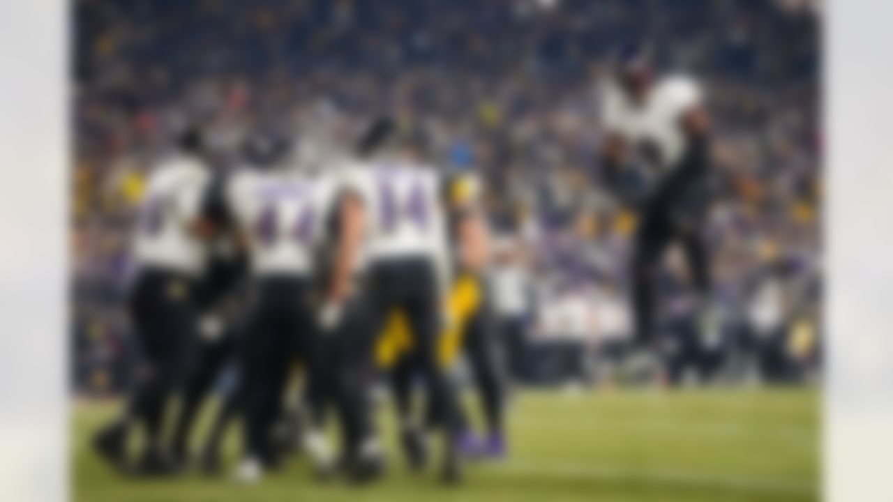 Baltimore Ravens linebacker Roquan Smith (0) celebrates during an NFL football game against the Pittsburgh Steelers on Sunday, January 4, 2026 in Pittsburgh, Pennsylvania.
