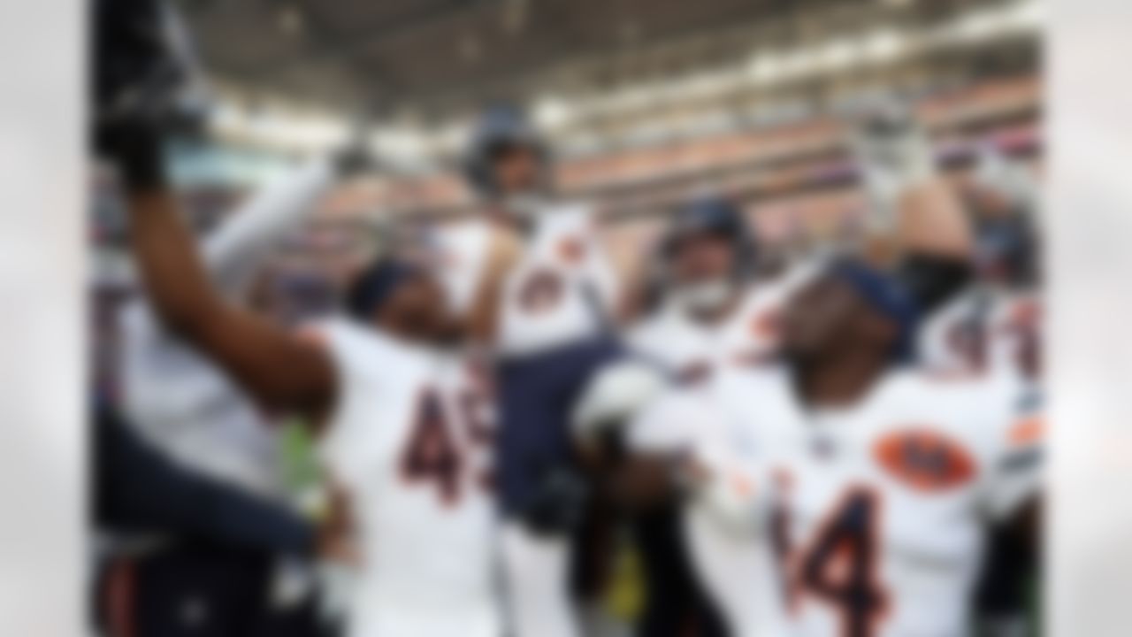 Chicago Bears kicker Cairo Santos (8) celebrates after kicking the game-winning field goal against the Minnesota Vikings in an NFL football game on Sunday, Nov. 16, 2025, in Minneapolis.