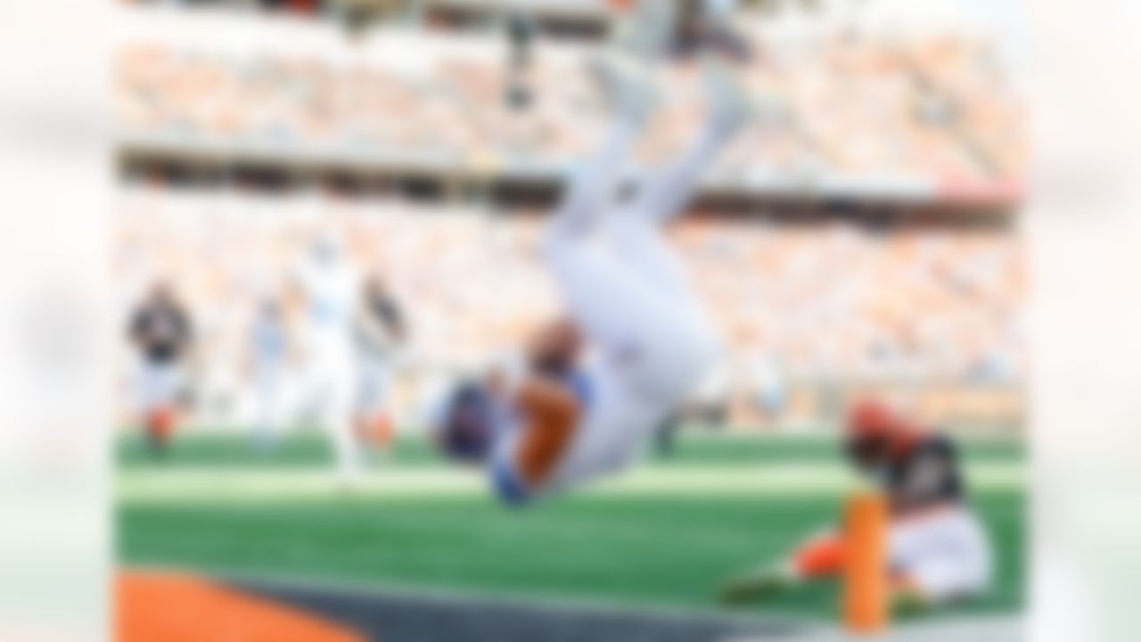Detroit Lions tight end Sam LaPorta (87) scores a touchdown prior to an NFL football game against the Cincinnati Bengals on Sunday, October 5, 2025 in Cincinnati, Ohio.