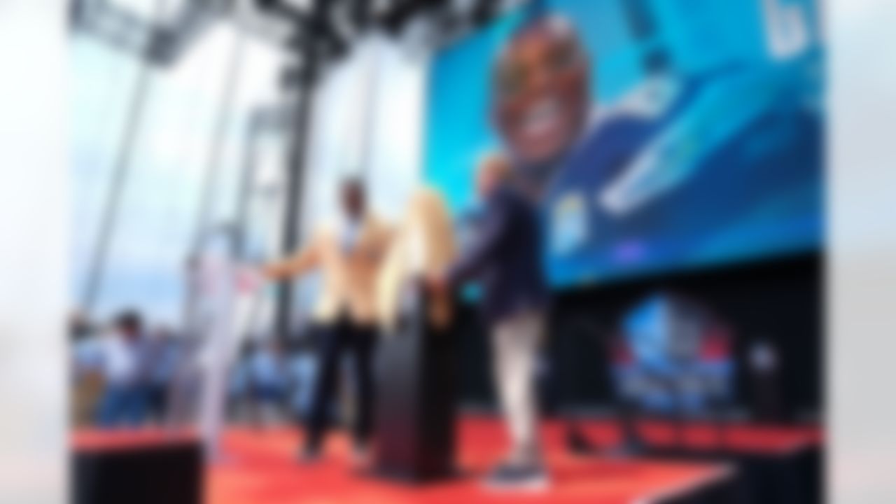 Hall of Fame inductee Antonio Gates and Los Angeles Chargers owner Dean Spanos unveil the Hall of Fame bust of Gates during the Pro Football Hall of Fame Class of 2025 Enshrinement Ceremony on Saturday, August 2, 2025 in Canton, Ohio.