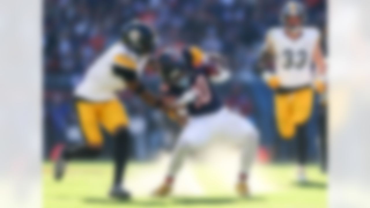 Chicago Bears wide receiver Luther Burden III (10) attempts to elude a tackle by Pittsburgh Steelers cornerback Jalen Ramsey (5) during an NFL football game on Sunday, November 23, 2025 in Chicago, Illinois.