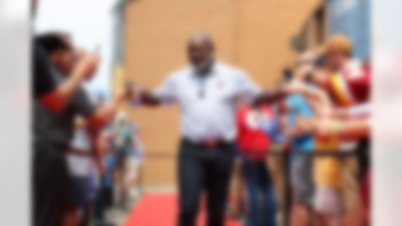 Hall of Fame enshrinee Emmitt Smith high fives fans during the Pro Football Hall of Fame Class of 2025 Enshrinement Ceremony on Saturday, August 2, 2025 in Canton, Ohio. (Madilyn Gemme/NFL)