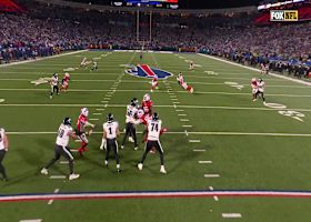 Hurts threads the needle on 11-yard dart to Devonta Smith