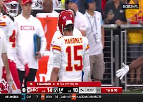 Patrick Mahomes crosses 30,000 career pass yards on 16-yard dart to Hopkins