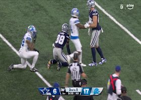 CeeDee Lamb finds space via Prescott pass on 21-yard gain