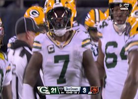 Quay Walker bursts through the A-gap to register a 4-yard TFL vs. DJ Moore