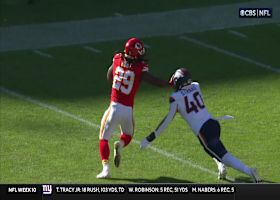 Kareem Hunt's 19-yard catch and run gets Chiefs into first-and-goal situation