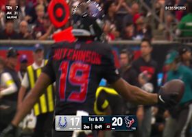 Stroud flicks 22-yard strike to Hutchinson over the middle