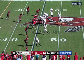 Can't-Miss Play: One-handed catch! Bowers delivers another wondrous grab vs. Bucs