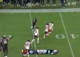 Hurts dazzles his way into Bears territory on 23-yard scamper