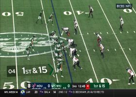 Zach Wilson's knee makes awkward movement during scramble at MetLife Stadium