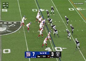 Jaxson Dart delivers 21-yard precision pass to Darius Slayton for chain-moving play