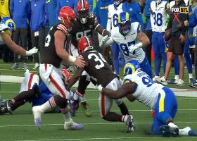 Bobby Brown III lassos Jerome Ford for major TFL on powerful play