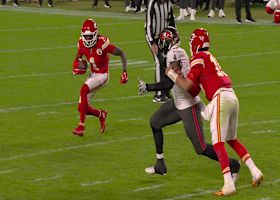 Mahomes' missed block on Worthy's end-around rush results in 10-yard loss