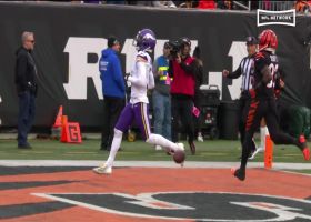 Mullens, Addison beat blitz on 37-yard TD connection to extend Vikings' lead to 10