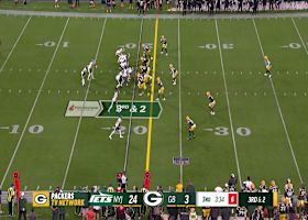 Quentin Skinner leaps over defender for 26-yard catch