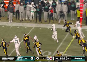 De’Von Achane glides through the Steelers defense for a 14-yard run