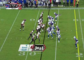 Tez Johnson Jr. picks 11 yards up from Kyle Trask's pass