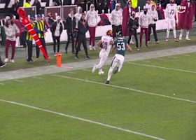 Ekeler treats Baun like a turnstile on 34-yard catch and run into Eagles' territory