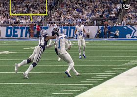 Jared Goff locates Jameson Williams on the sideline for 16 yards