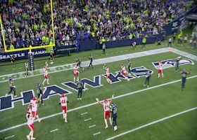 Minshew's off-platform TD pass to Tonyan gets Chiefs on scoreboard in Seattle