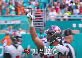 Logan Hall ends first half with sack, 10-yard loss vs. Quinn Ewers