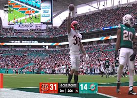 Hat-trick TD! Chase Brown's third score of day boosts Bengals' lead to 37-14 vs. Fins