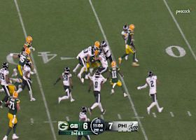 Wilson pushes the Pack forward on 18-yard rush