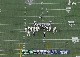 Andy Borregales drains a 44-yard FG to extend Pats' lead to 24-14 vs. Jets