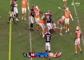 Izien jars football loose from Robinson for key takeaway late in third quarter