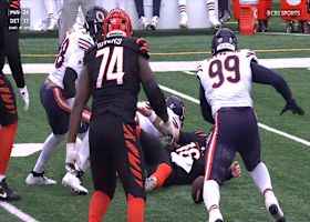 Austin Booker begins fourth quarter with sack-fumble for Bears takeaway vs. Bengals