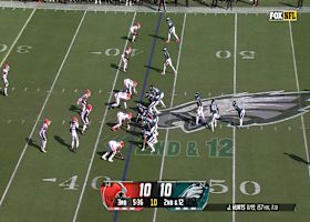 Kenneth Gainwell rips off a 19-yard run vs. Browns